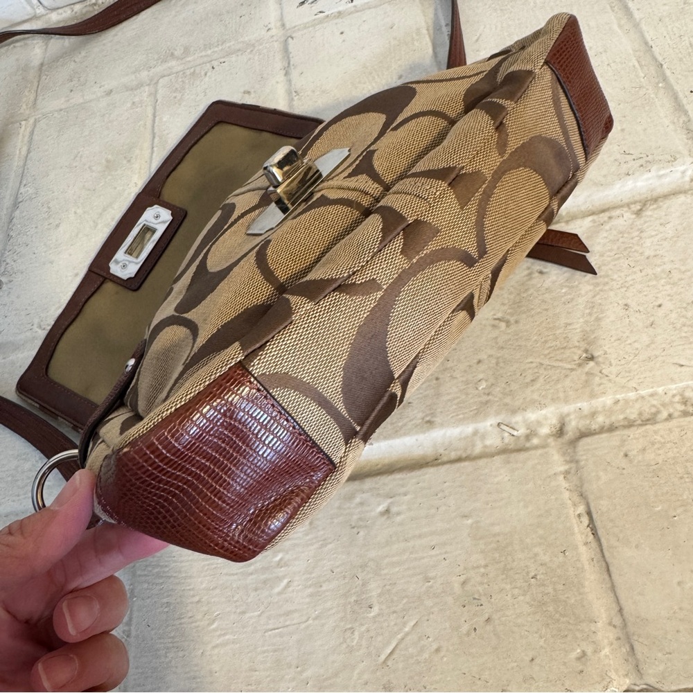 Coach Chelsea Signature Flap #F17798 - Picture 8 of 13